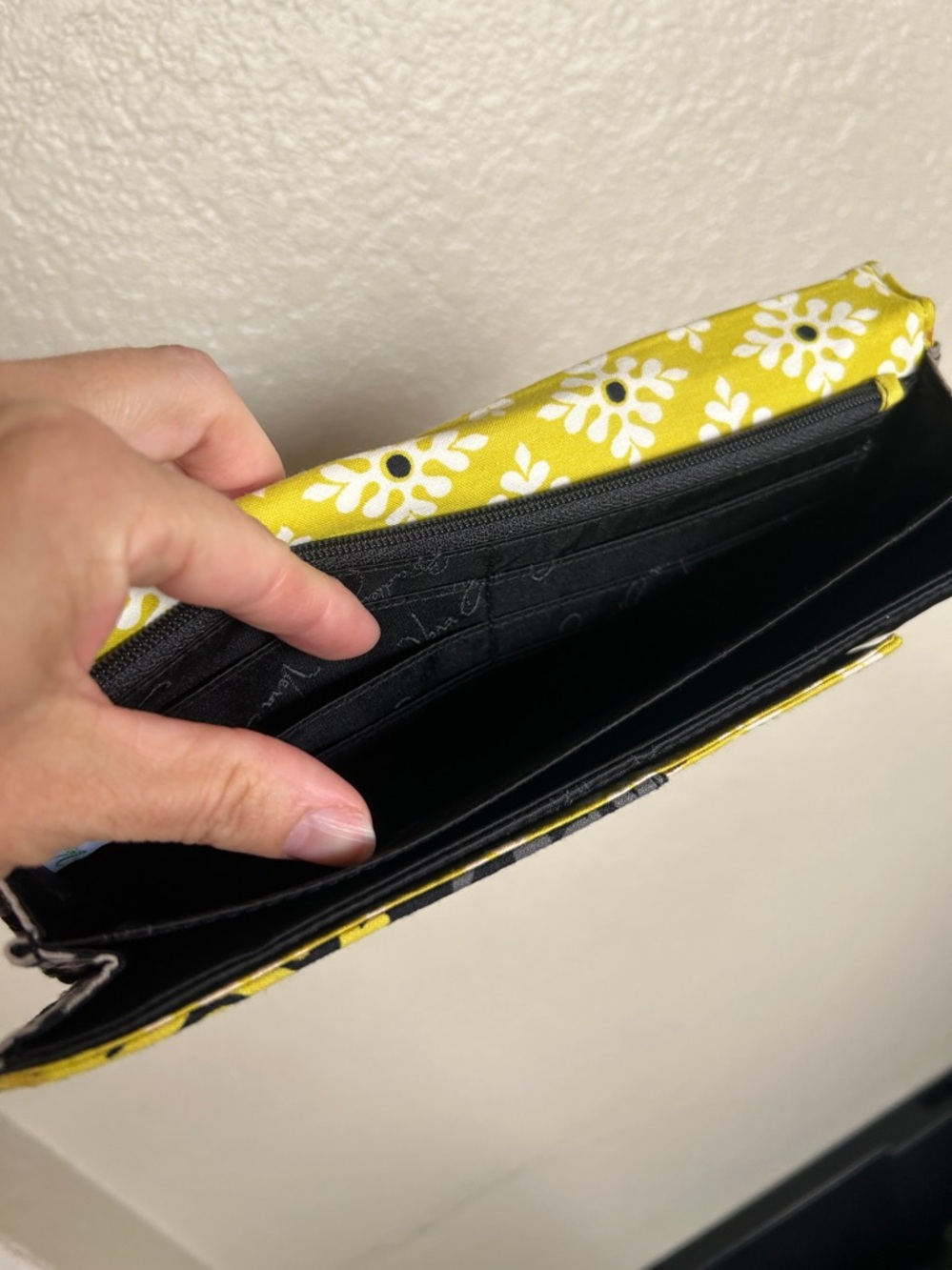 NWOT Vera Bradley Large Clutch - Travel Wallet - Picture 5 of 5